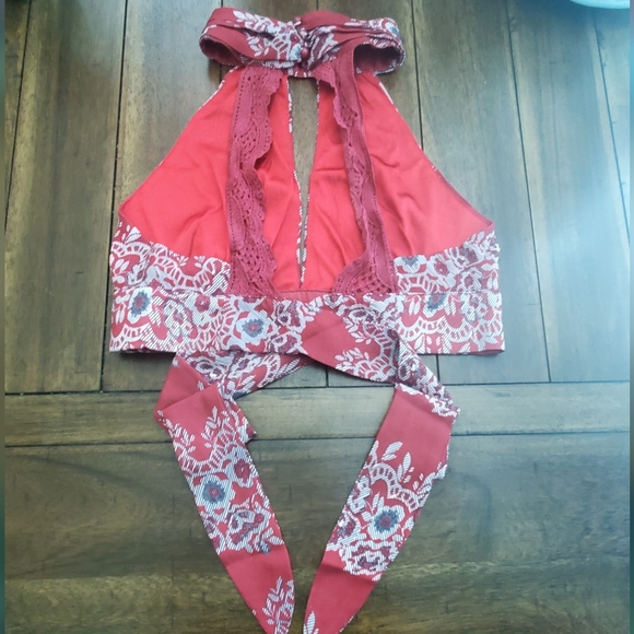 NWOT Maroon Flowered Cropped Top With Laced Open Back Tie Summer Top Size S - Picture 5 of 7